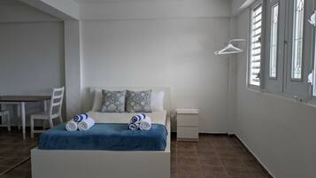 Standard Studio | Laptop workspace, iron/ironing board, free WiFi