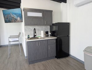 Studio (06) | Dapur peribadi | Peti sejuk, ketuhar gelombang mikro, pembancuh kopi/teh