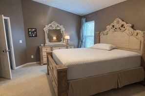 6 bedrooms, iron/ironing board, WiFi