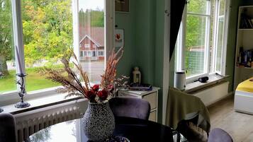 Apartment, 2 Schlafzimmer, Gartenblick | Esszimmer