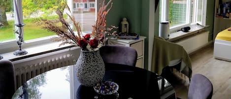 Apartment, 2 Schlafzimmer, Gartenblick | Esszimmer