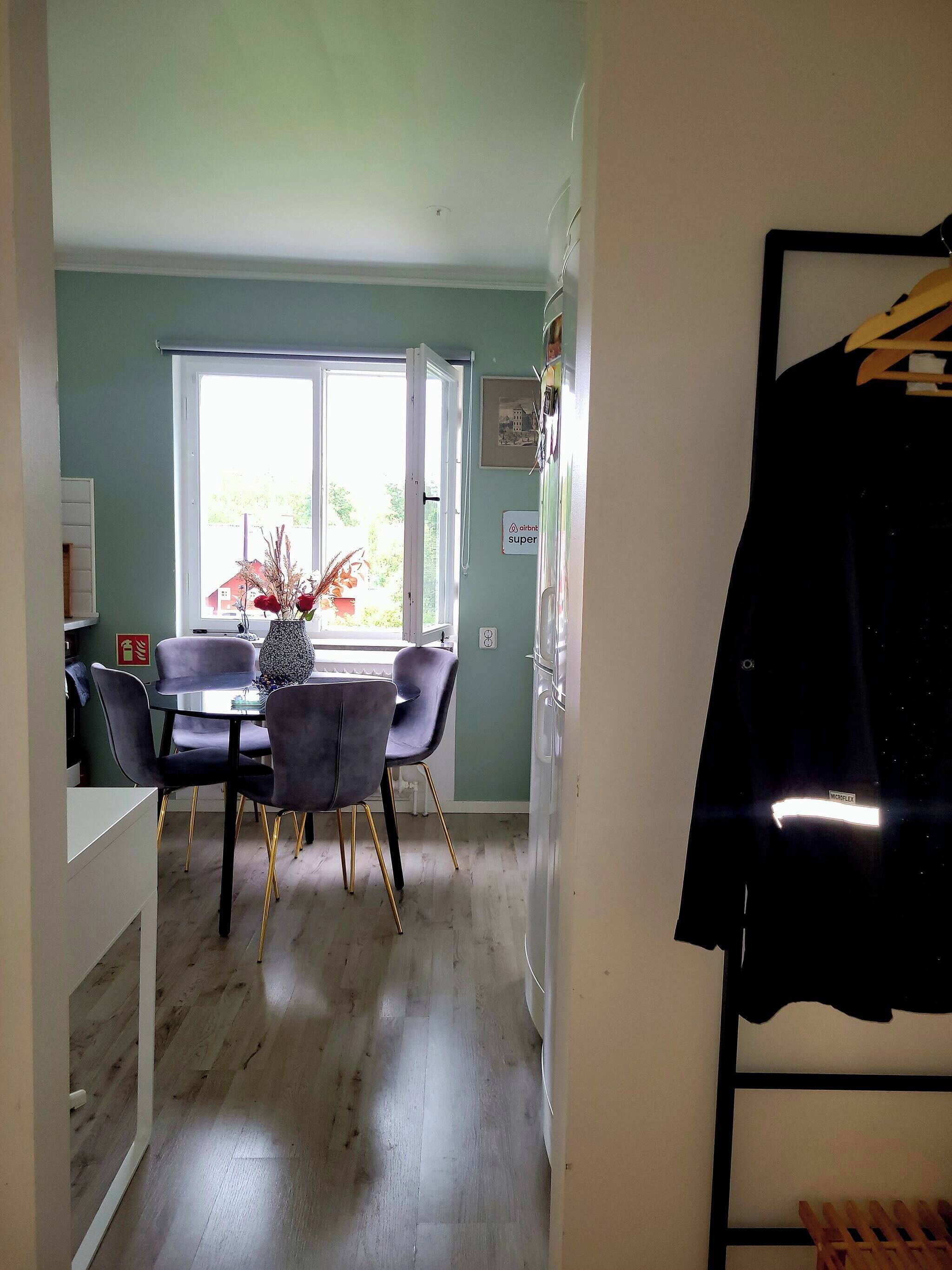 Apartment, 2 Bedrooms, Garden View | Dining room