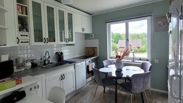 Apartment, 2 Bedrooms, Garden View | Interior