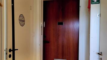 Apartment, 2 Bedrooms, Garden View | Interior