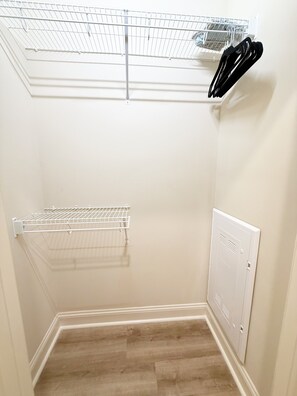Interior - Coastal Comfort condo, 2E, 3 BR, 2 Bath, Pool (Murrells Inlet)