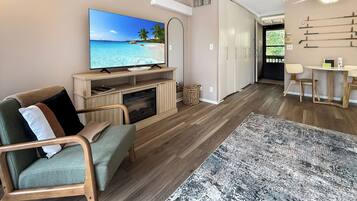 TV, fireplace