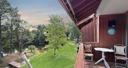 Golf & Relax! Lake Views! Next door to Diamondhead Country Club! Studio Condo.