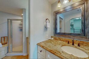 Shower, towels - Rates reduced, shorter stays welcome! Gulf front amazing views. (Destin)