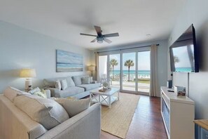 Smart TV, video games - Rates reduced, shorter stays welcome! Gulf front amazing views. (Destin)