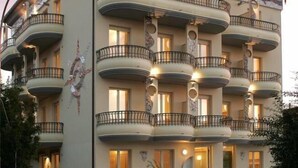 A multi-story hotel with balconies, a central entrance, and decorative elements on the facade. - Anchise Mare Holiday Apartments (Alba Adriatica)