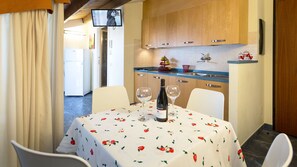 Apartamento, 2 habitaciones, vistas a la montaña | Restauración