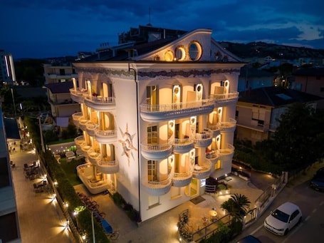 Exterior. Anchise Mare Holiday Apartments