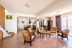 Interior - Panoramic Villa with Aeolian View (Naso)
