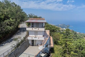 Exterior - Panoramic Villa with Aeolian View (Naso)