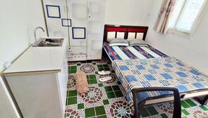 Appartement Confort, balcon, vue ville | Coffres-forts dans les chambres, rideaux occultants