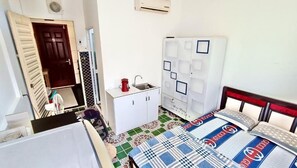 Caja de seguridad en la habitación y cortinas blackout