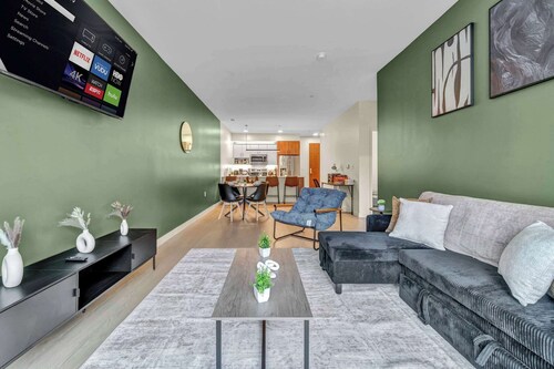 Modern Little Italy Retreat w/ Balcony & Parking