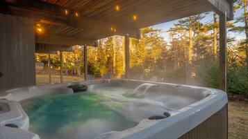 Bain à remous extérieur