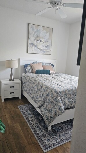 2 bedrooms, WiFi, bed sheets - Serenity Palms a quiet oasis in North Port. Fully furnished 2/2/2 Pool home. (North Port)