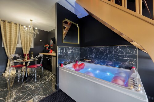 Warm and romantic relaxation area