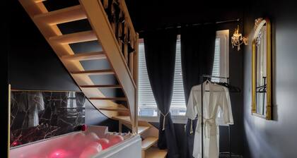 Warm and romantic relaxation area