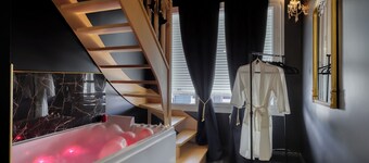 Warm and romantic relaxation area