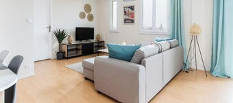 NEW! 2× two-bedroom apartments with outdoor spaces,parking, by the Garonne River