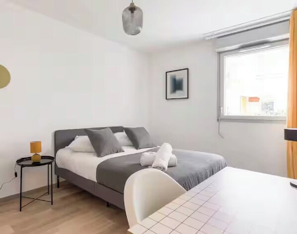 4 Schlafzimmer, Schreibtisch, Reisekinderbett, kostenloses WLAN