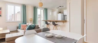 NEW! 2× two-bedroom apartments with outdoor spaces,parking, by the Garonne River