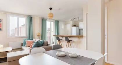 NEW! 2× two-bedroom apartments with outdoor spaces,parking, by the Garonne River