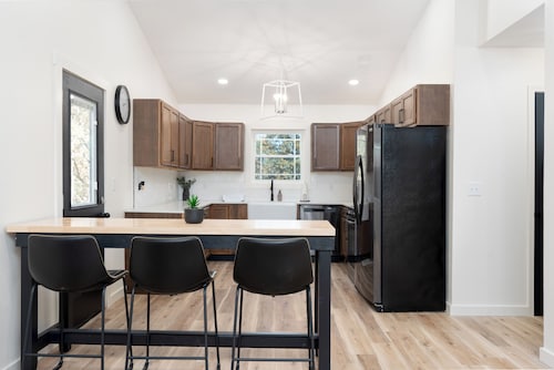 BRAND NEW 3 BR Duplex Unit Side “A”, Retreat Near Fort Leonard Wood, Sleeps 8