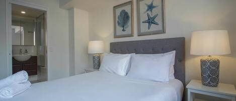 Fer et planche à repasser, accès Internet, draps fournis