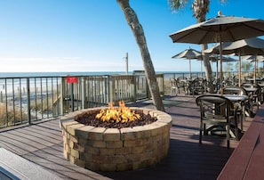 Outdoor dining - Oceanfront Resort Stay | Compass Cove Pools, Spa & Near Myrtle Beach Attractions (Myrtle Beach)