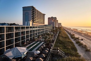 On the beach - 4 Family-Friendly Oceanfront Stays Near Myrtle Beach with Pool and Hot Tub (Myrtle Beach)