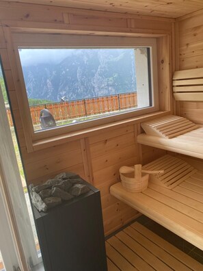 Interior - Luxury Lodge|Panoramic View|Fireplace|Sauna|Garden|Rest (Grächen)