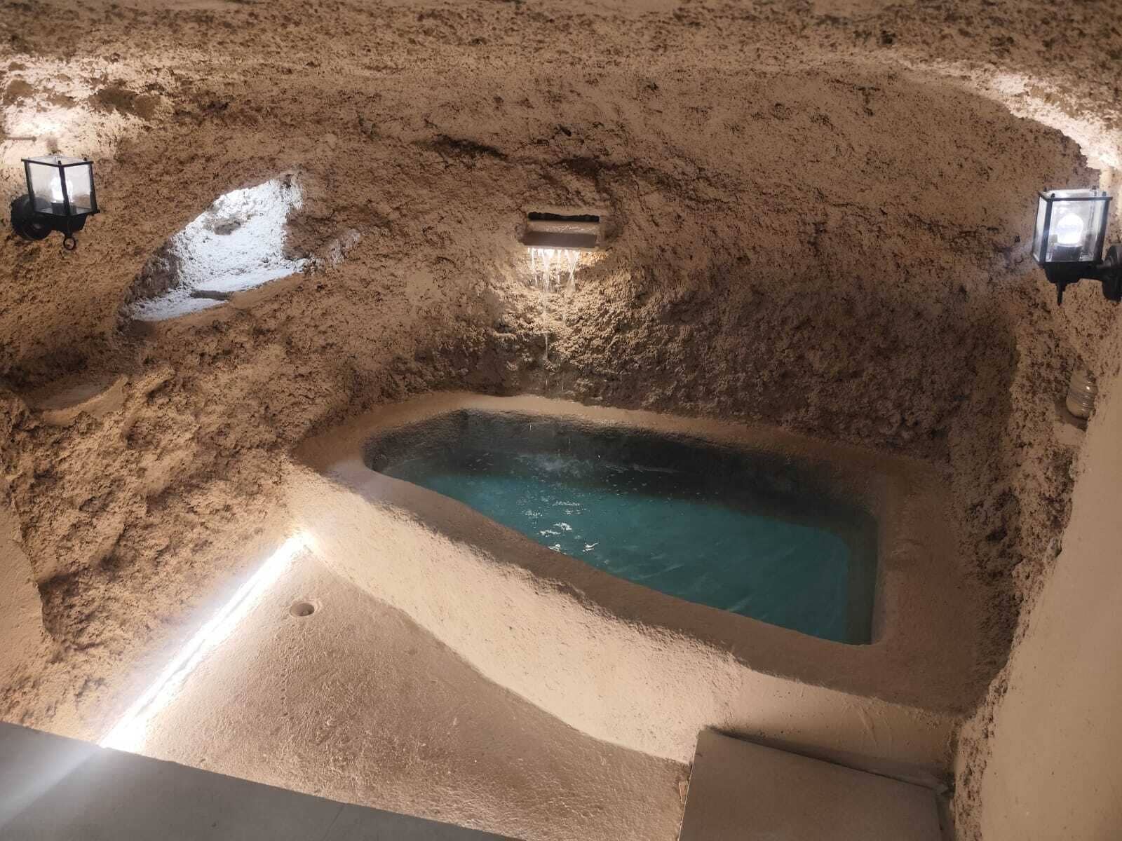 Una piscina techada, una piscina climatizada