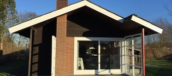 Quiet log cabin: close to the beach & two sun terraces