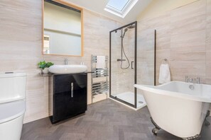 Hair dryer, towels - The Royal Oak Barn Cartmel - Sleeps 4 (Cartmel)