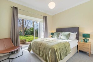 2 bedrooms, iron/ironing board, WiFi, bed sheets - The Royal Oak Barn Cartmel - Sleeps 4 (Cartmel)