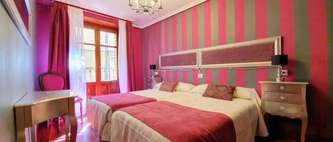 3 Schlafzimmer, Zimmersafe, Schreibtisch, Bügeleisen/Bügelbrett