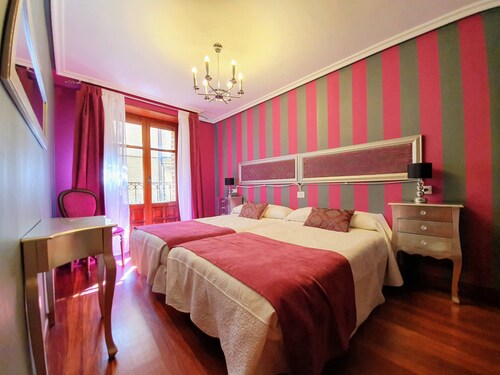 La Casa de Lorenzo, complete & practical accommodation. In Laguardia center!