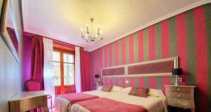 La Casa de Lorenzo, complete & practical accommodation. In Laguardia center!