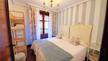 3 bedrooms, in-room safe, desk, iron/ironing board