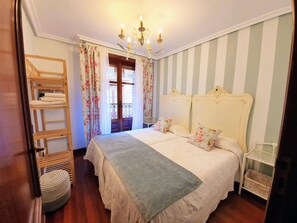 3 Schlafzimmer, Zimmersafe, Schreibtisch, Bügeleisen/Bügelbrett