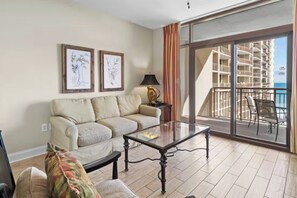 TV - Beach Condo with Pools, Lazy River & Hot Tubs—Walk to Dining and Shopping (North Myrtle Beach)