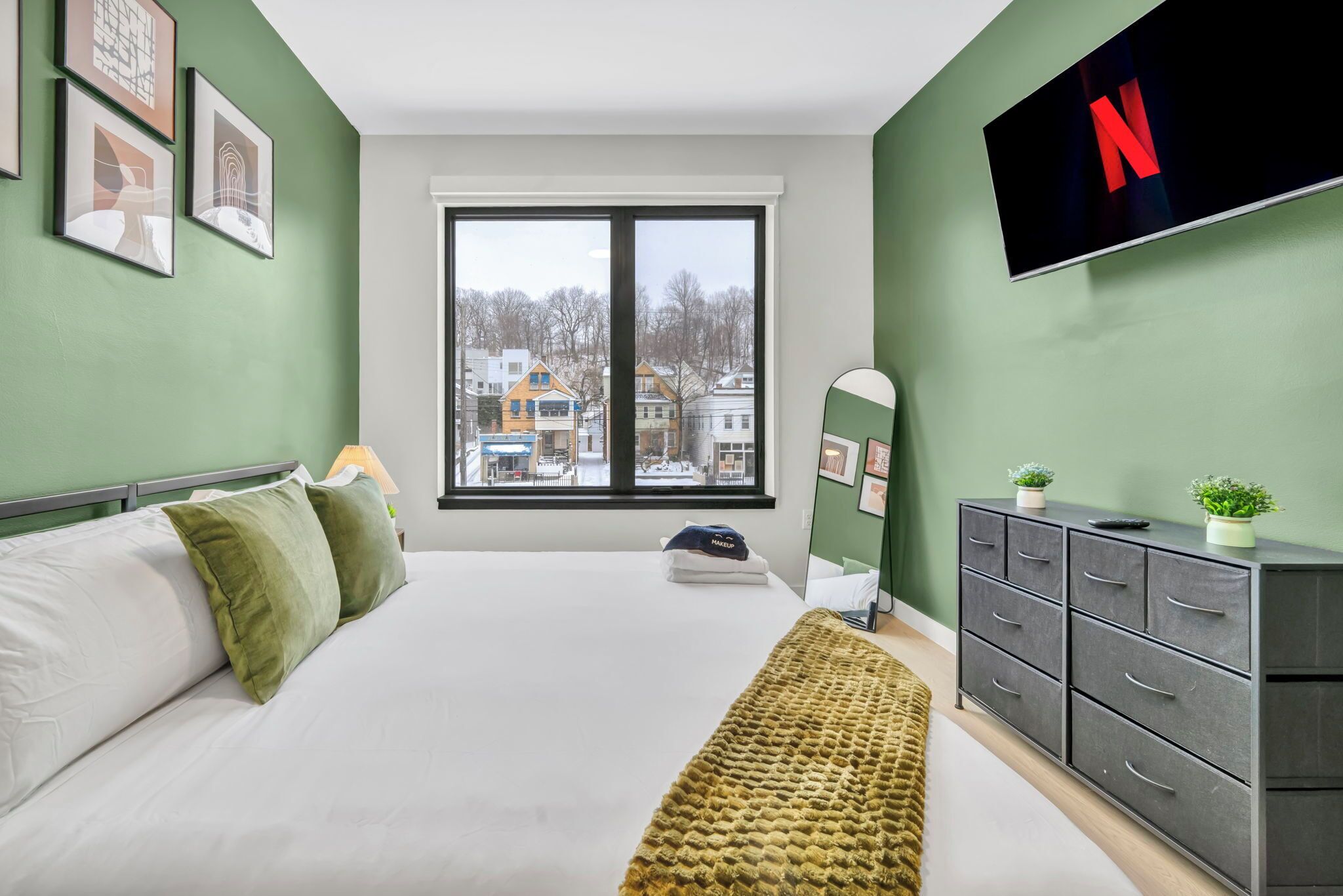 Luxury Apartment, 2 Bedrooms, Non Smoking, 2 Bathrooms | Desk, laptop workspace, blackout drapes, iron/ironing board