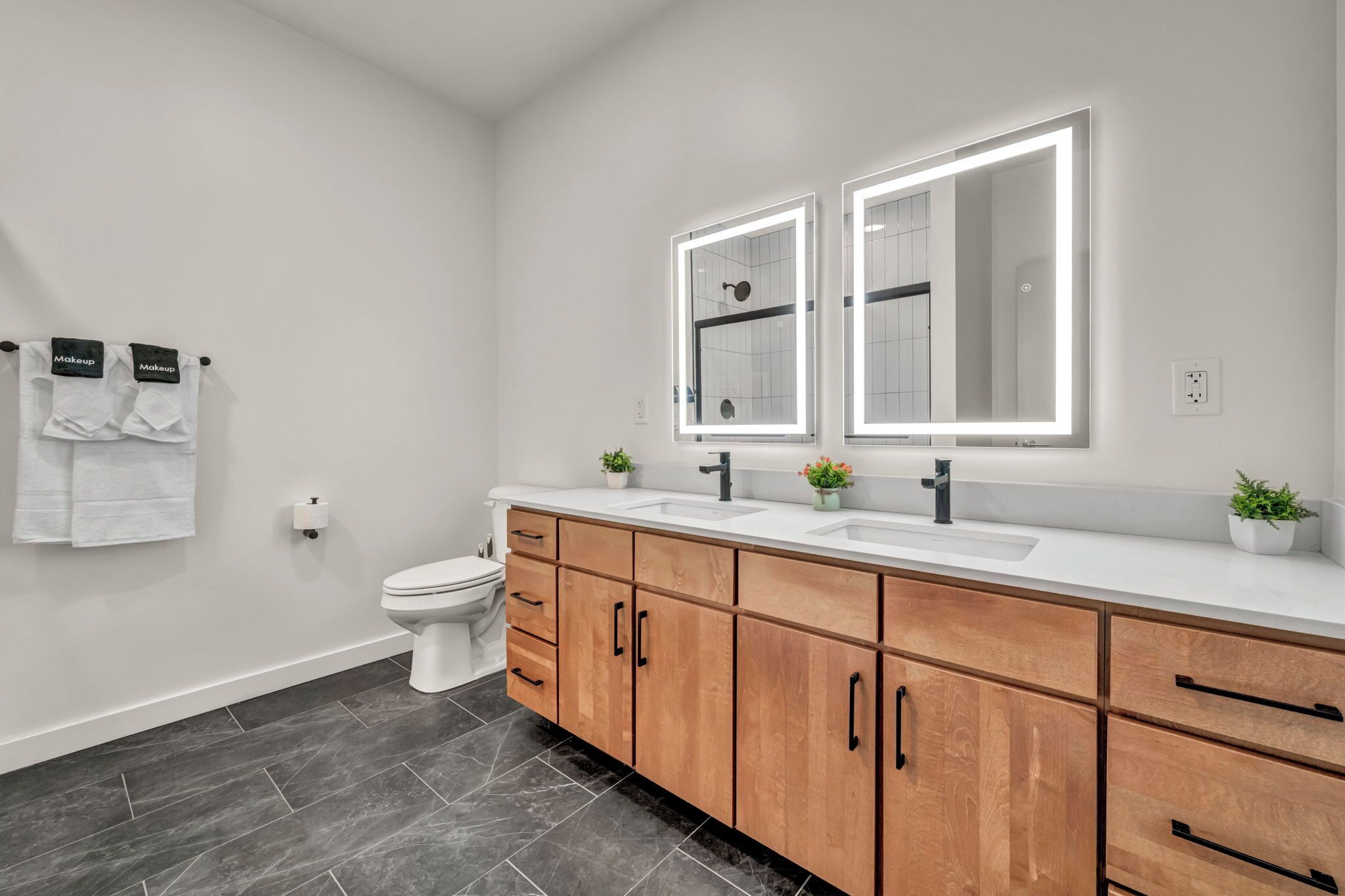 Executive Apartment, 1 King Bed with Sofa bed, Non Smoking, Kitchen | Bathroom | Shower, hair dryer, towels, soap