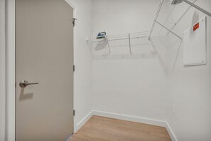 Equipment storage - ROVE LIVING/KB - Baricelli (Cleveland)