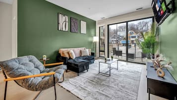 Executive Apartment, 1 King Bed with Sofa bed, Non Smoking, Kitchen | Living area