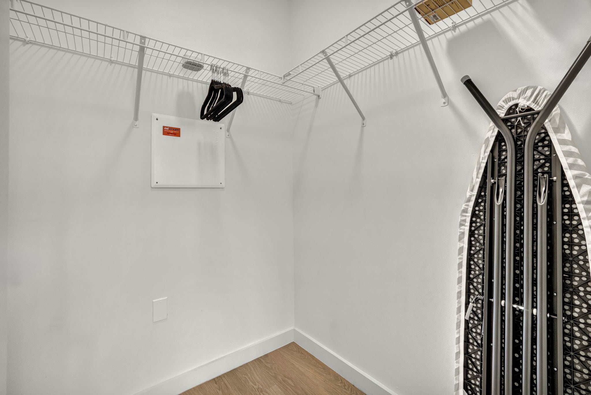 华丽公寓, 1 间卧室, 无烟房 | 办公桌、笔记本电脑工作区、遮光窗帘、熨斗/熨衣板